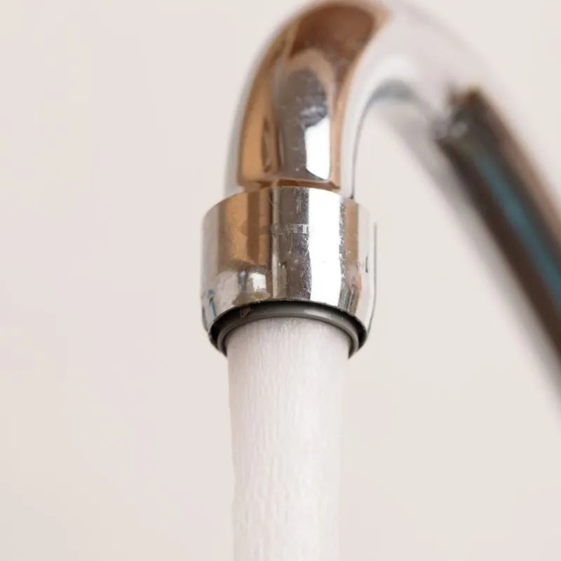 Robinet et réducteur d'eau pour robinet